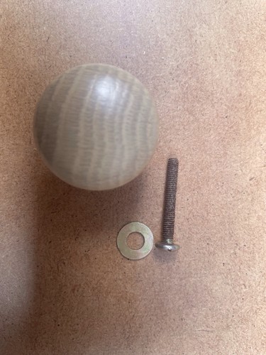 Washed oak handles and screws - handles, screws.